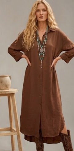 Modelo usando Cami-Vestido Crepe